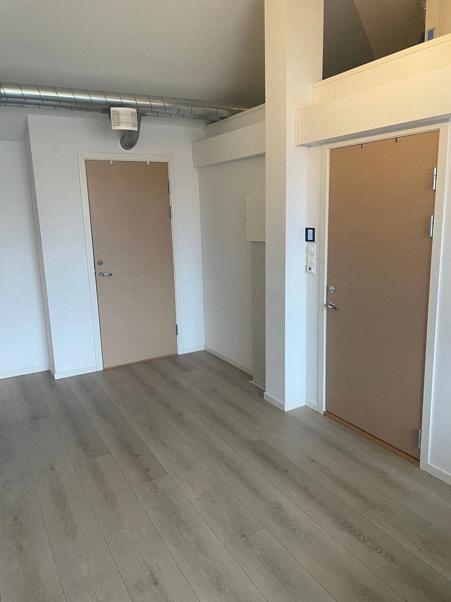 Bad til høyre og soverom rett frem Galleribilde