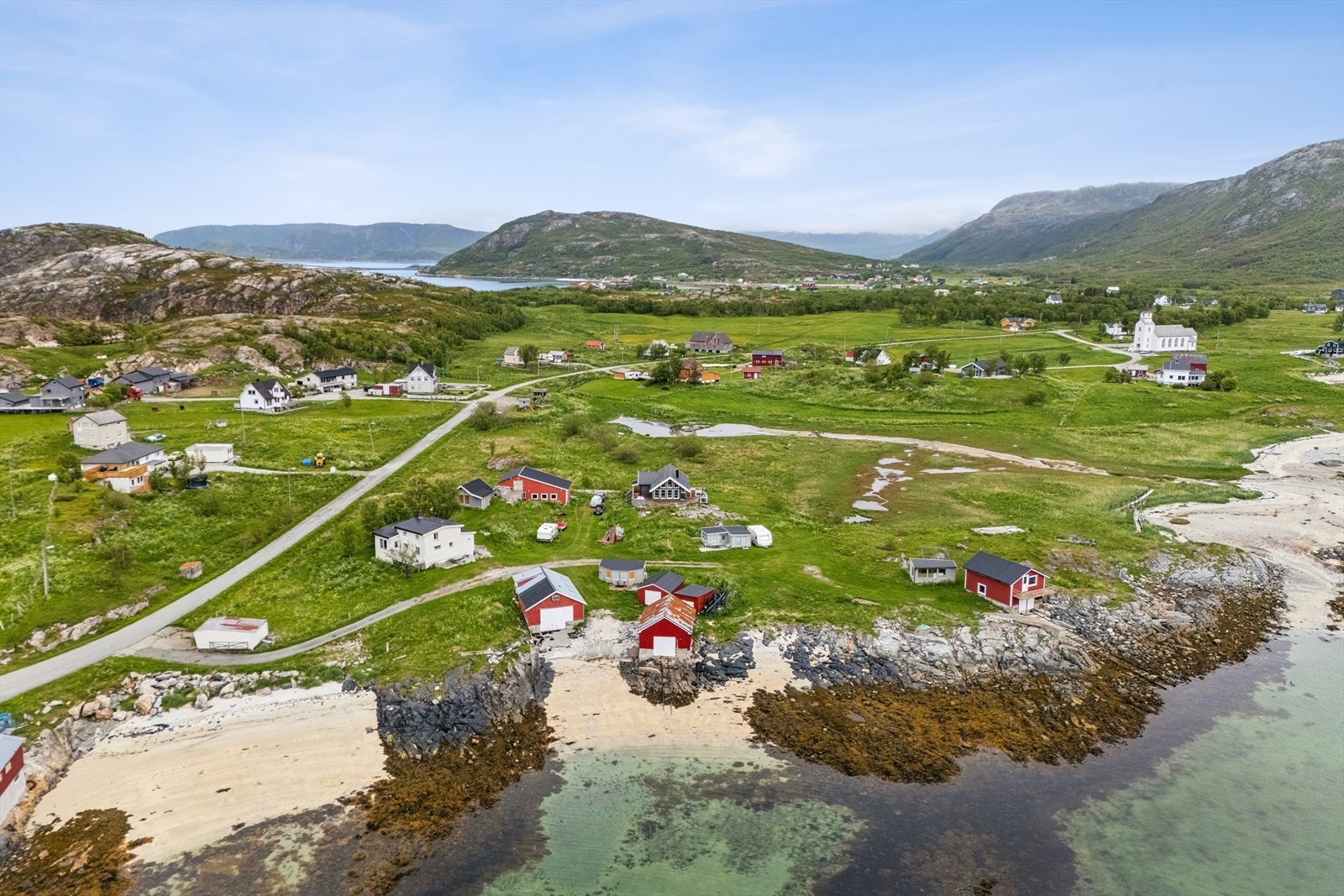En perfekt plass for deg som ønsker et fristed tett på naturen, men samtidig lett tilgjengelig fra Tromsø. Galleribilde