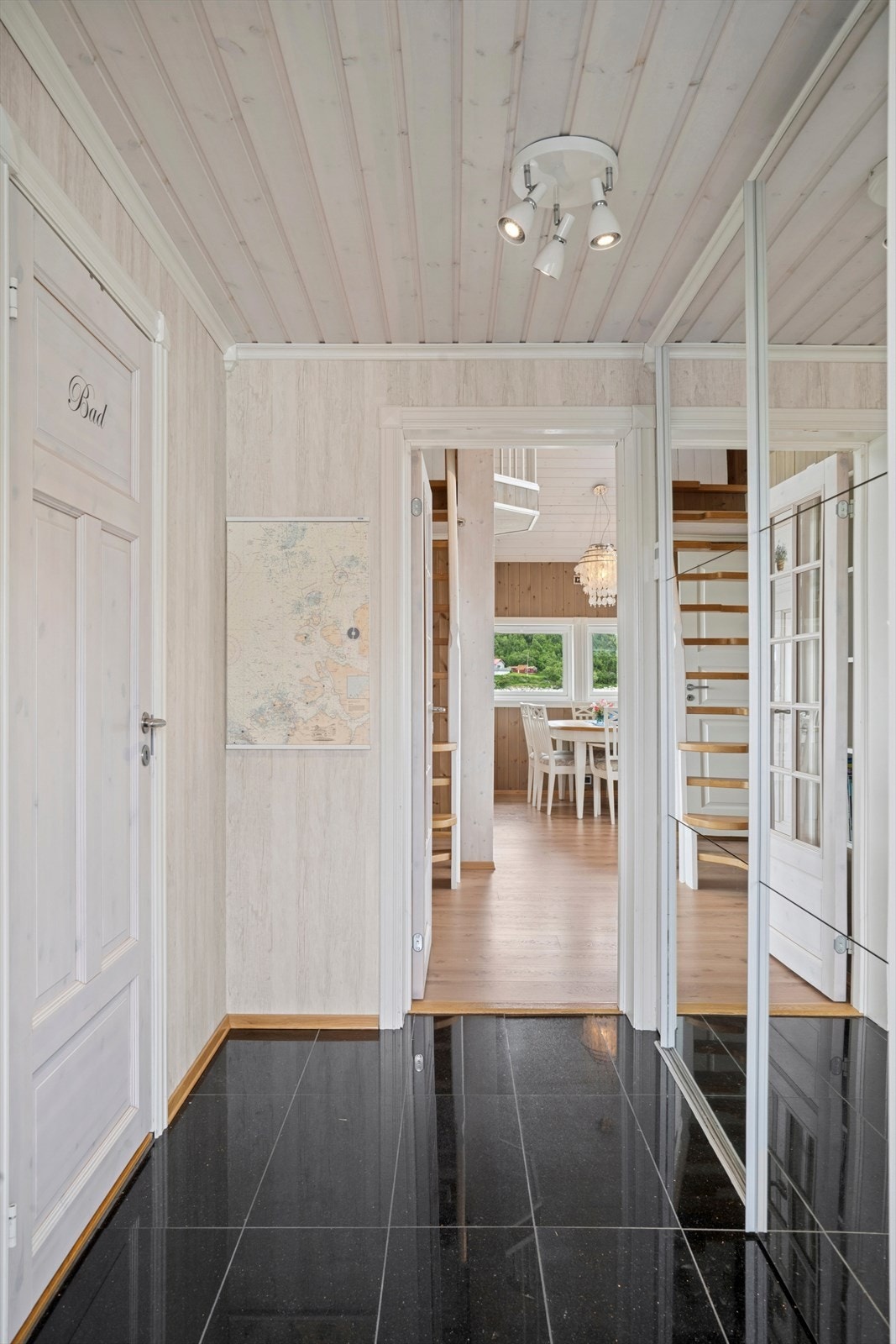 Velkommen inn i denne flotte fritidsboligen! Galleribilde