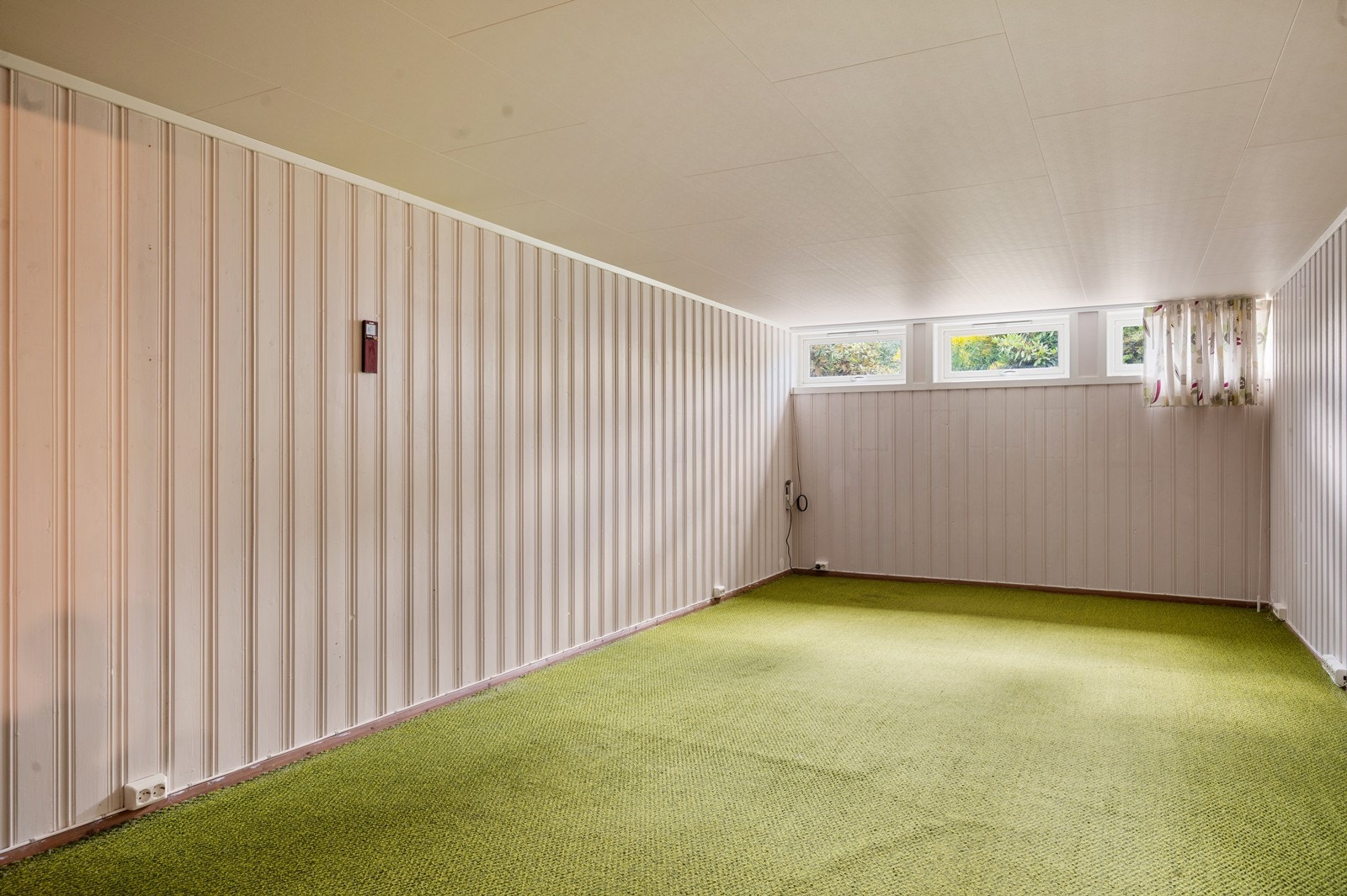 Kjellerstue med mange bruksmuligheter og et stort potensial. Galleribilde