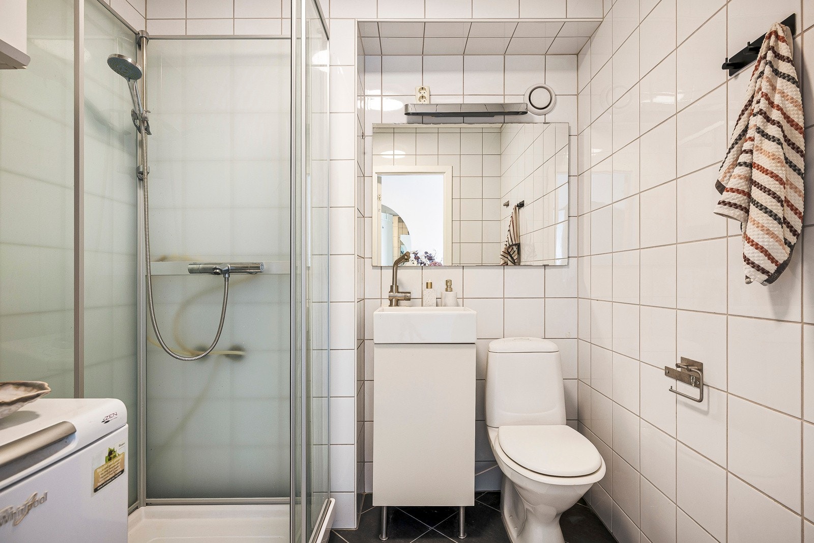 - Lyst og trivelig bad med varmekabler - Galleribilde