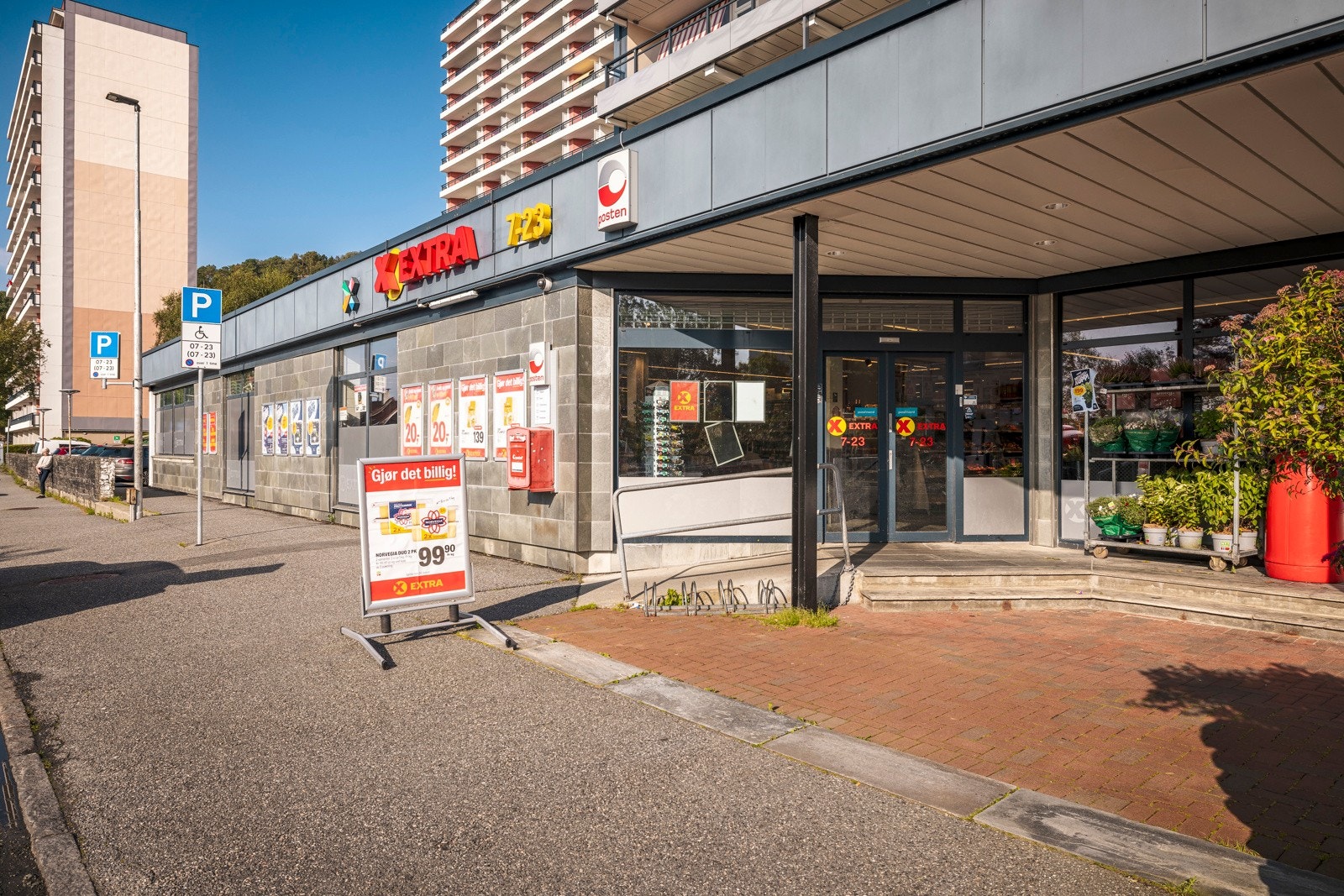 - I nabobygningen finner du Coop Extra Helleveien som er nærmeste dagligvarebutikk - Galleribilde