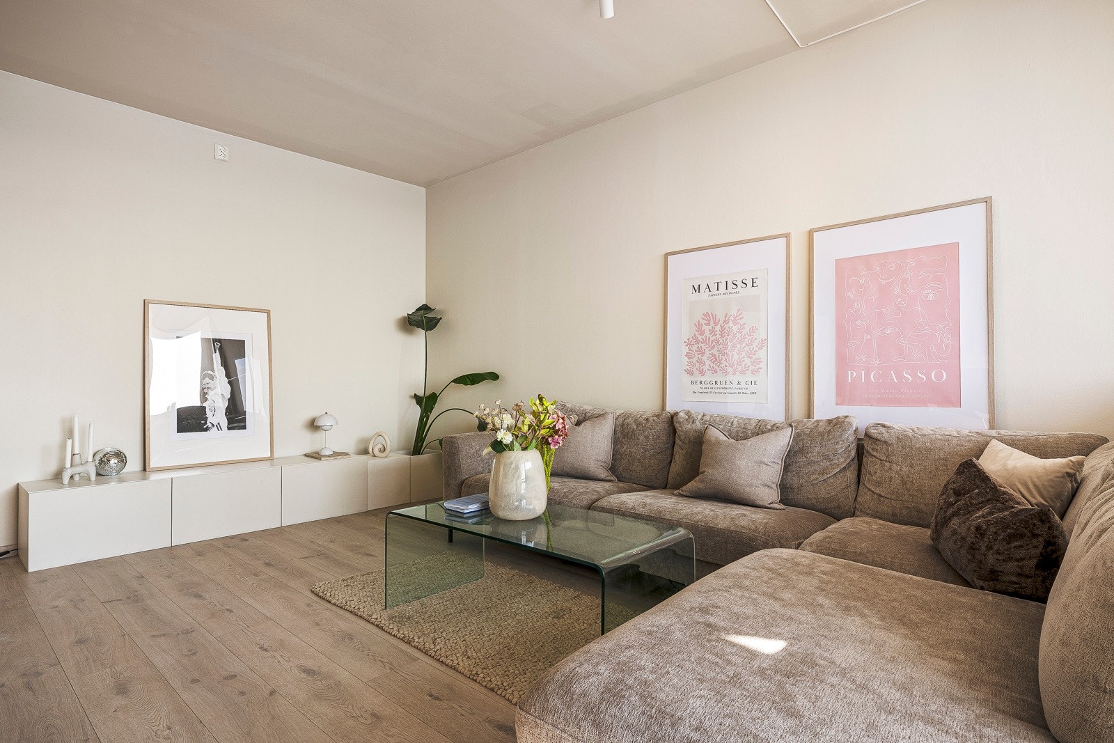 - Oppvarming skjer via radiator i stuen - Galleribilde