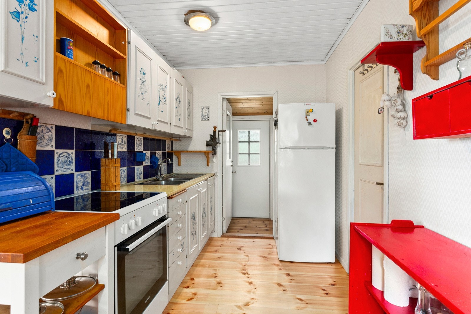 Frittstående hvitevarer. Alle hvitevarer følger salget. Galleribilde