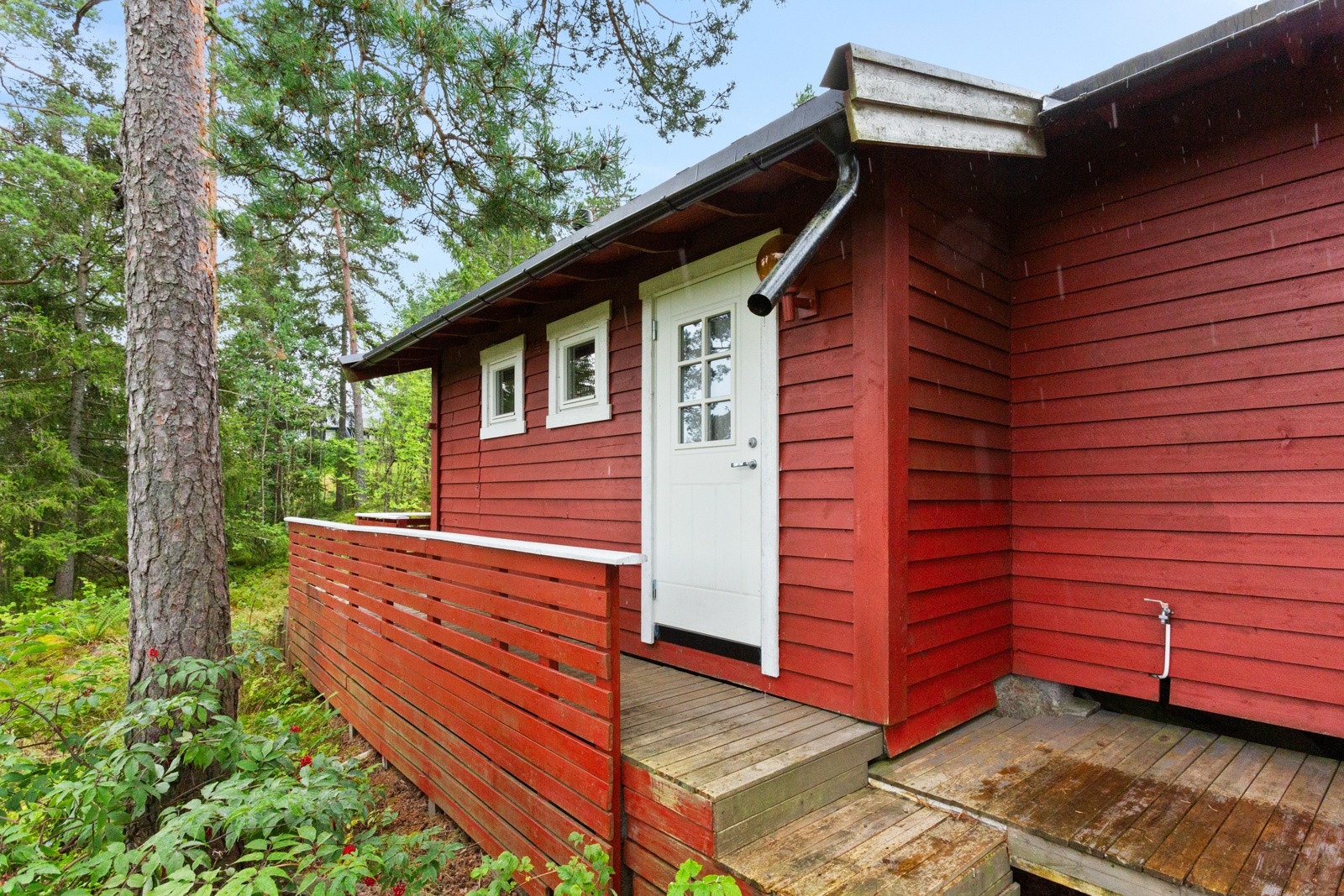 Hytta er av typen VästkustStugan type 50. Galleribilde