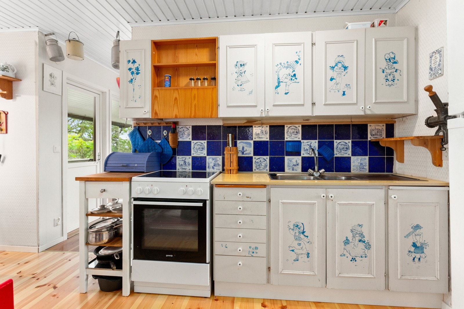 Nytt gulv på kjøkkenet i 2023. Galleribilde