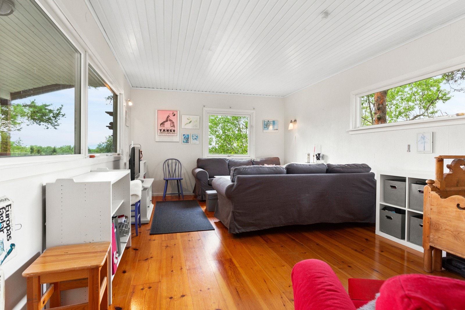 Planløsning gjør det enkelt å møblere, og det er god plass til både spisestue og sofagruppe med tilhørende møblement. Galleribilde