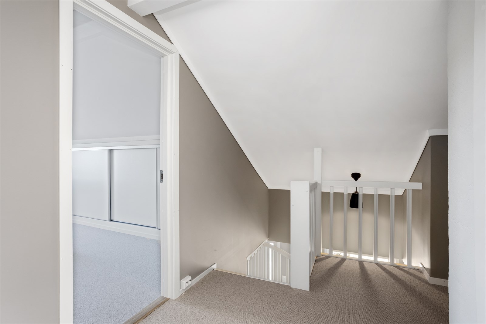 Trappegangen i 2. etasje er lys og trivelig! Galleribilde