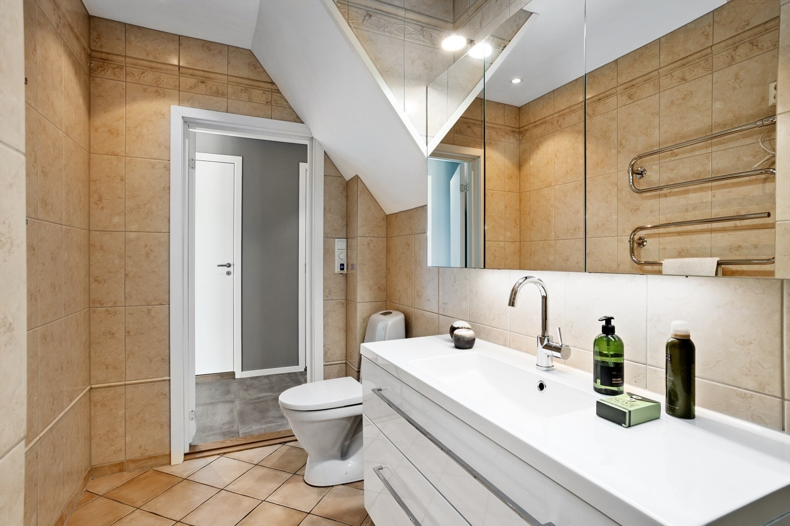 Badet er ved seneste anledning pusset opp tidlig på 2000 tallet. Galleribilde