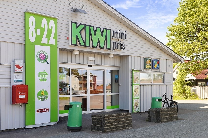 Kiwi dagligvareforretning ligger drøye kilometeren fra eiendommen Galleribilde