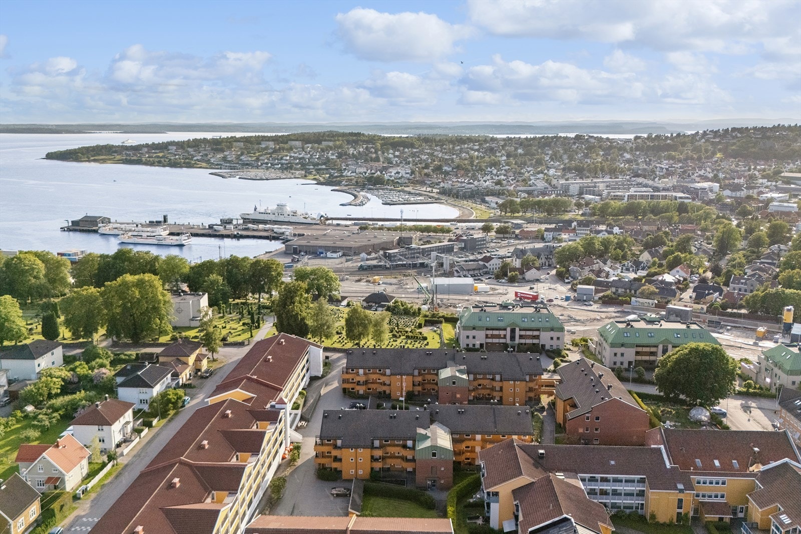 Kort gange til togstasjon og Moss sentrum. Galleribilde