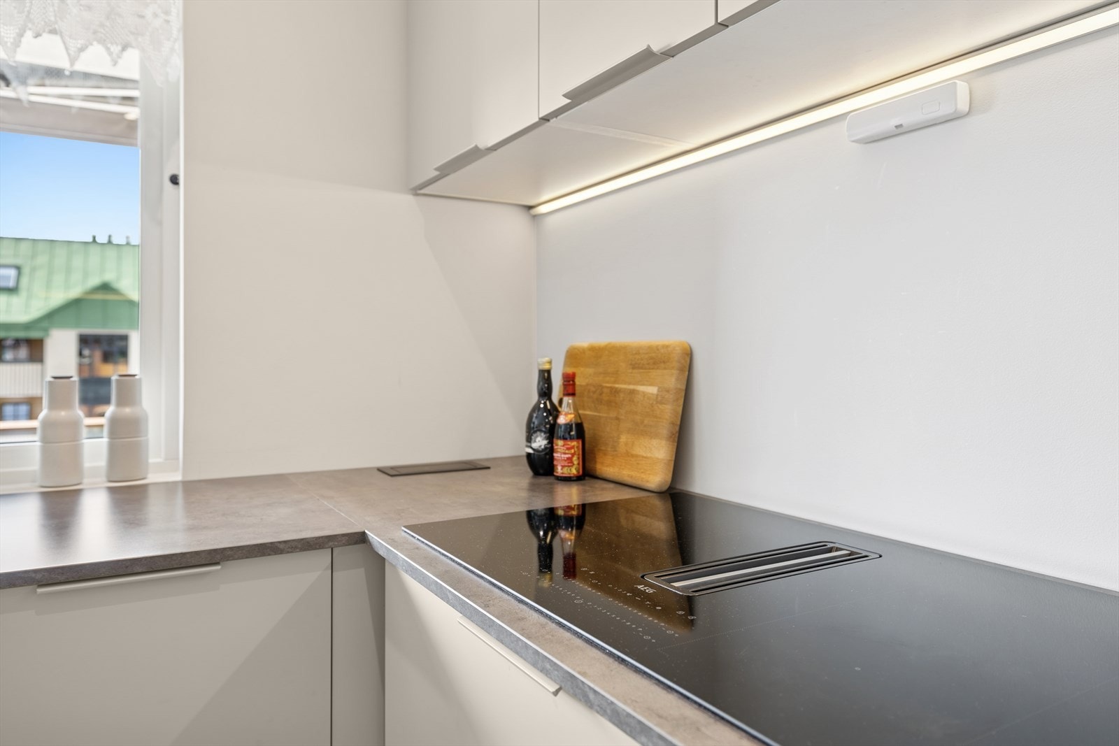 Platetoppen har innebygd kullfilterventilator. Galleribilde