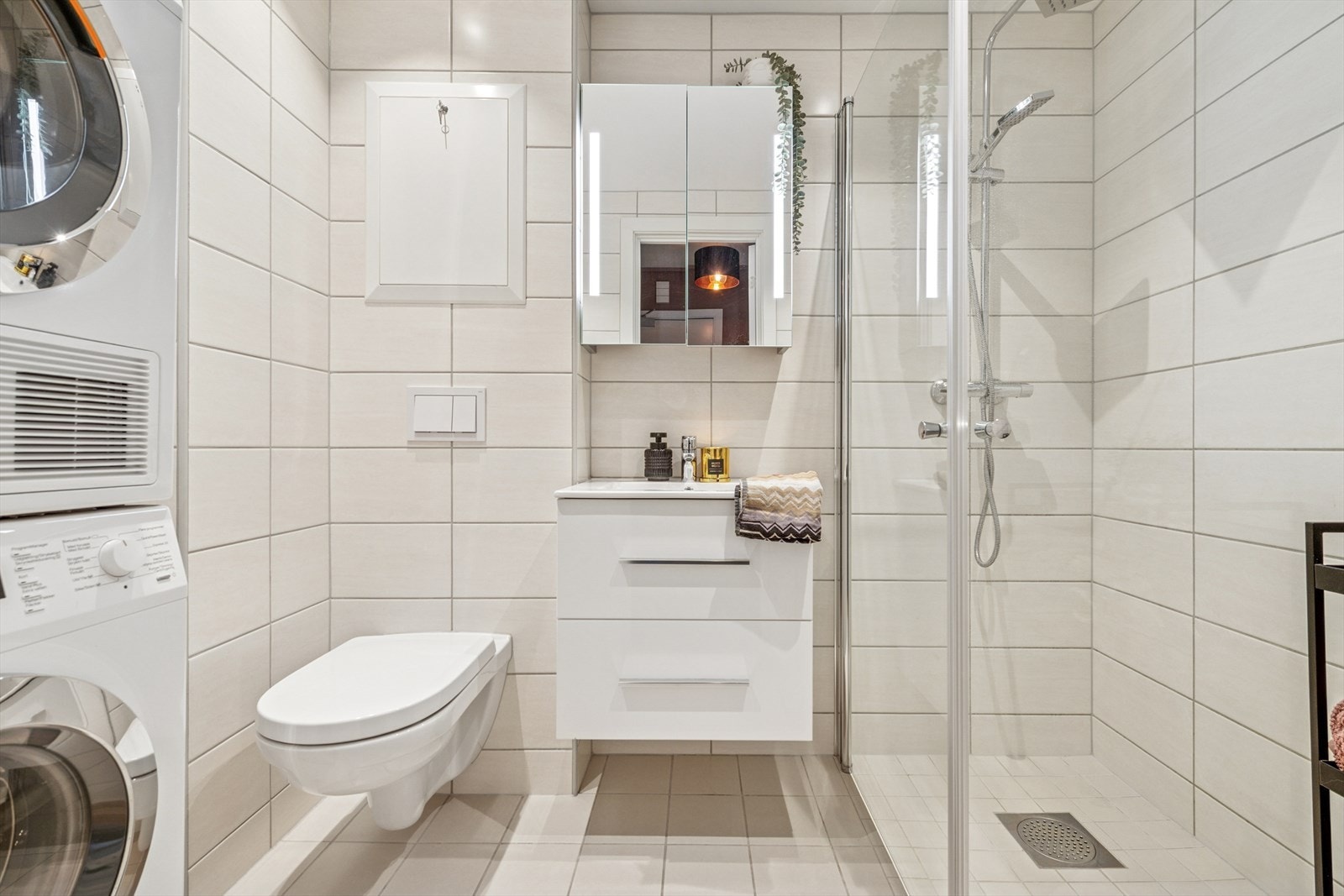 Flislagt bad med varmekabler i gulv. Galleribilde