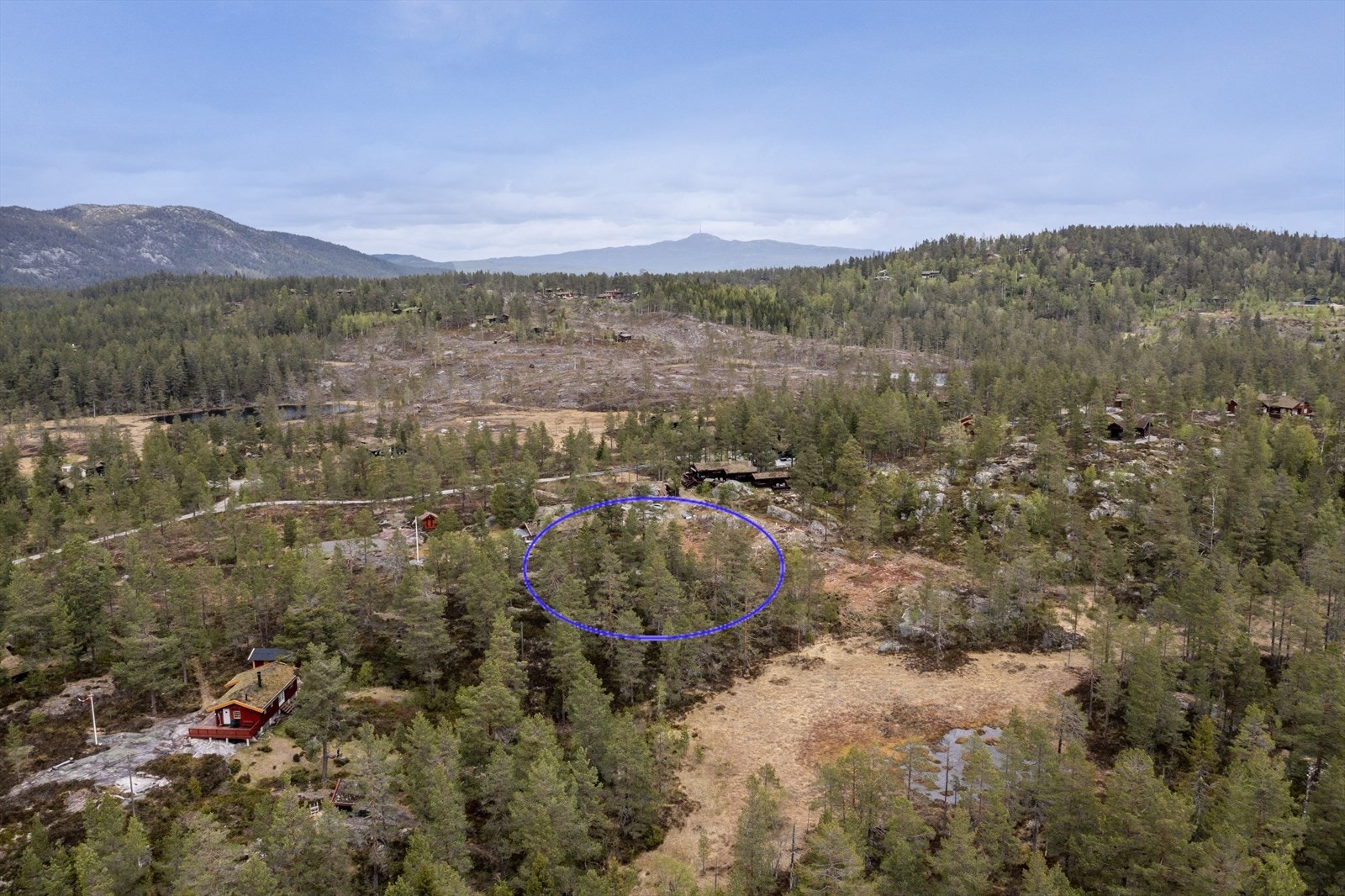 Tomten har en flott beliggenhet på Meheia i Notodden kommune. Galleribilde