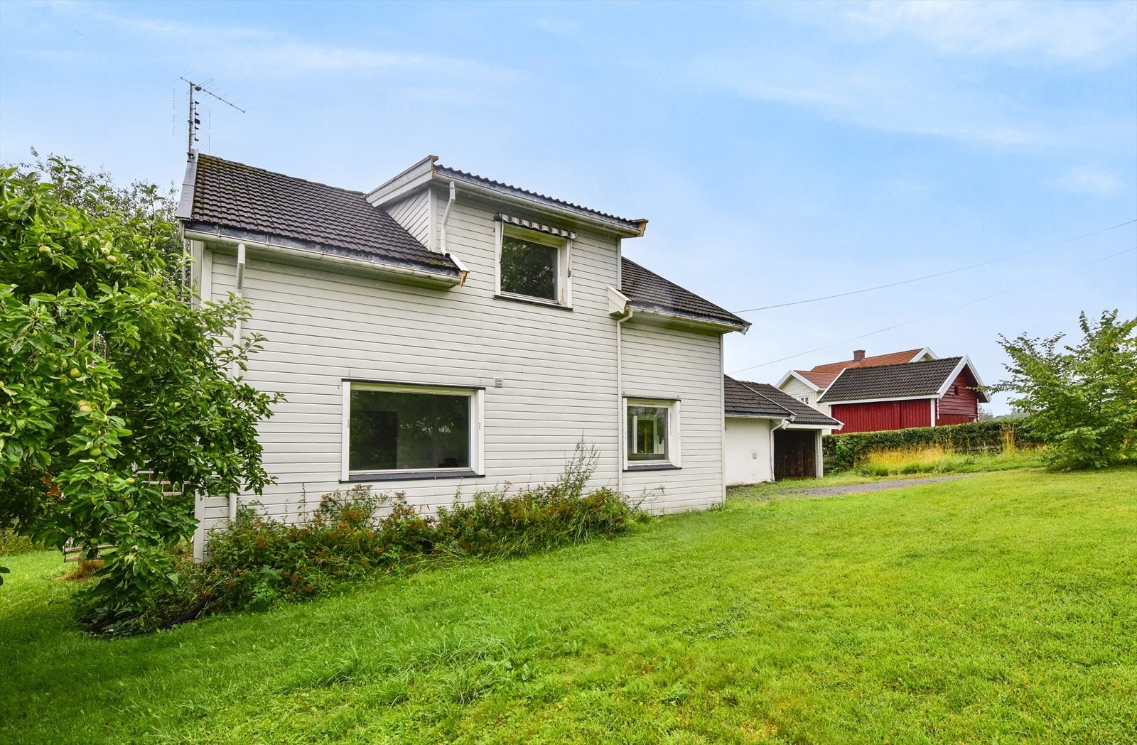 Til bolighuset hører en selveiertomt på drøyt 1 mål Galleribilde