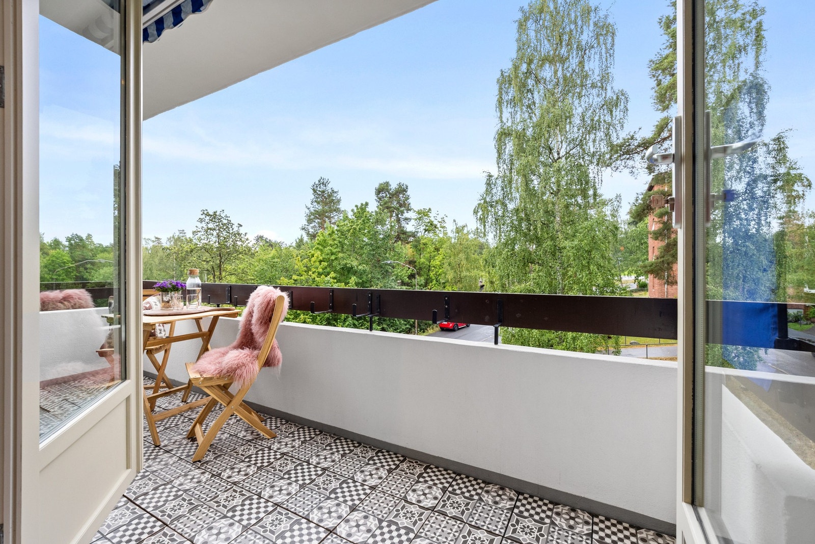 Fra spisestuen har du direkte adkomst til balkongen. Galleribilde