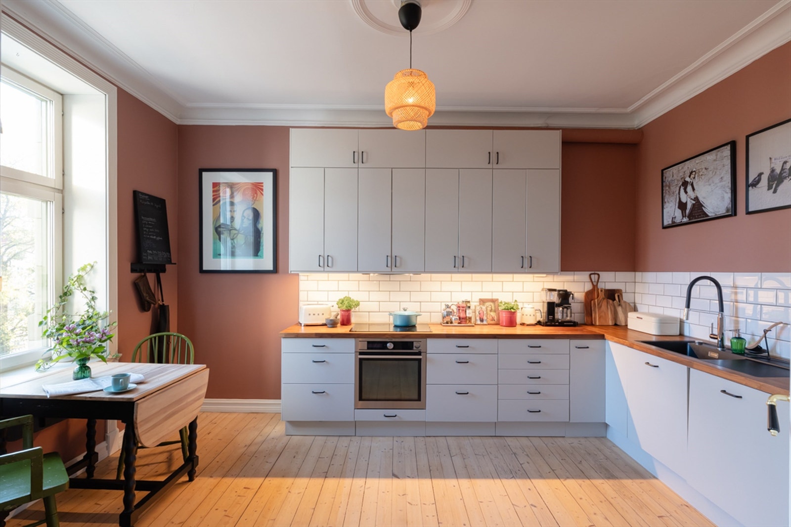 Leiligheten har en fantastisk planløsning med stort og separat spisekjøkken Galleribilde