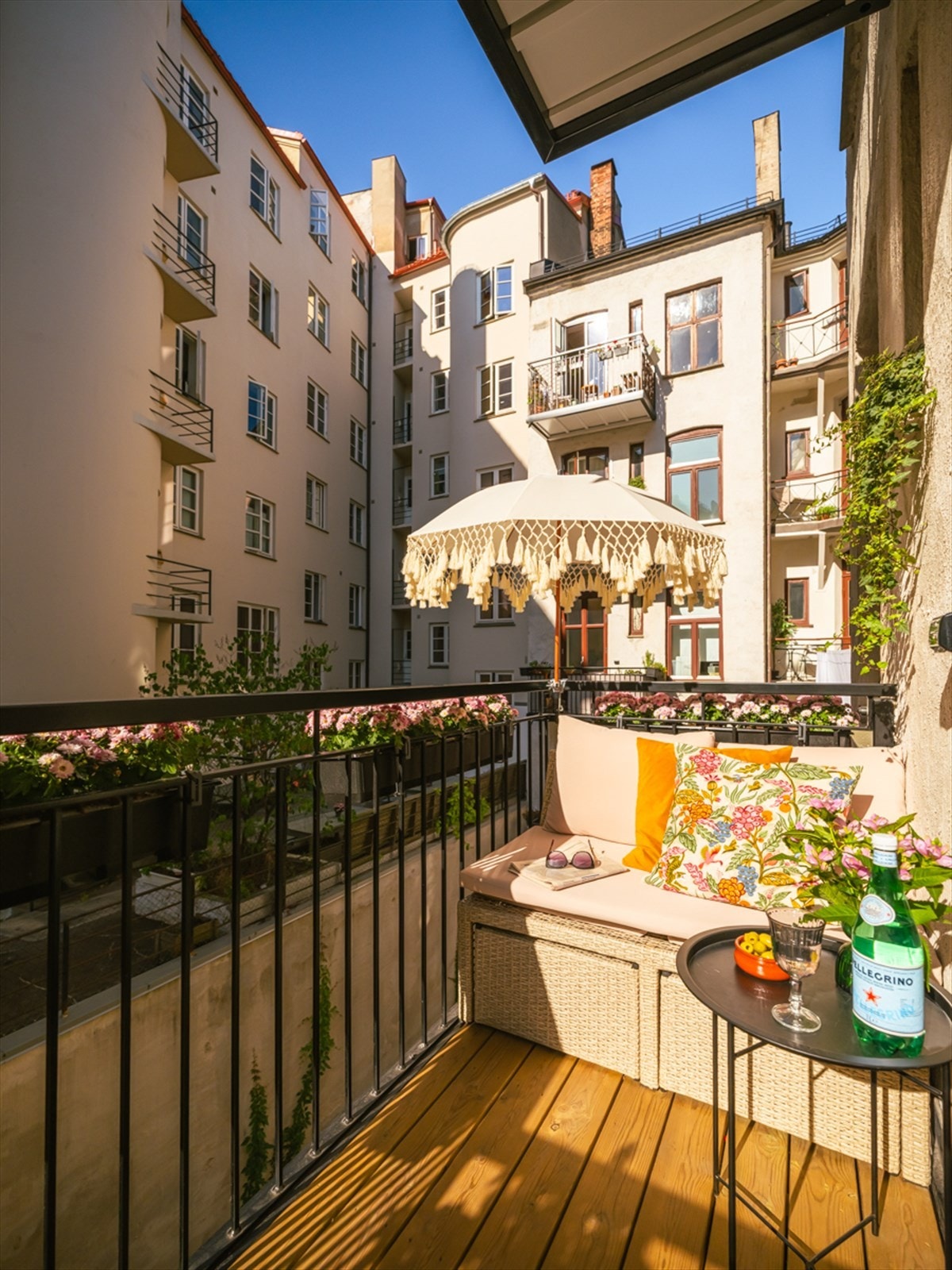 Lyset i bakgården er magisk Galleribilde