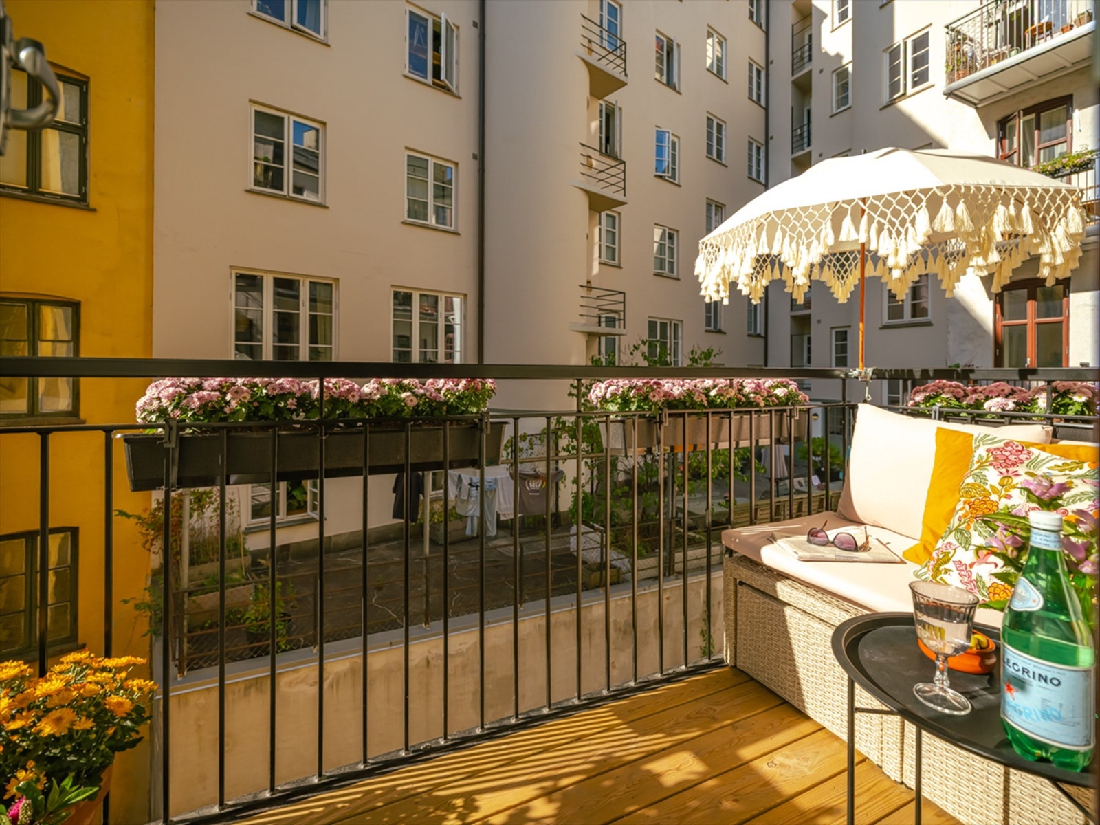 Balkongen har en god størrelse og italiensk atmosfære Galleribilde