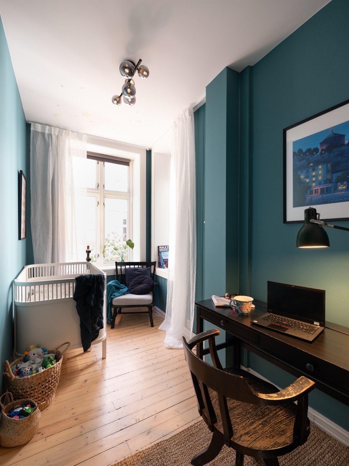 Leiligheten har to fine soverom mot en rolig bakgård Galleribilde