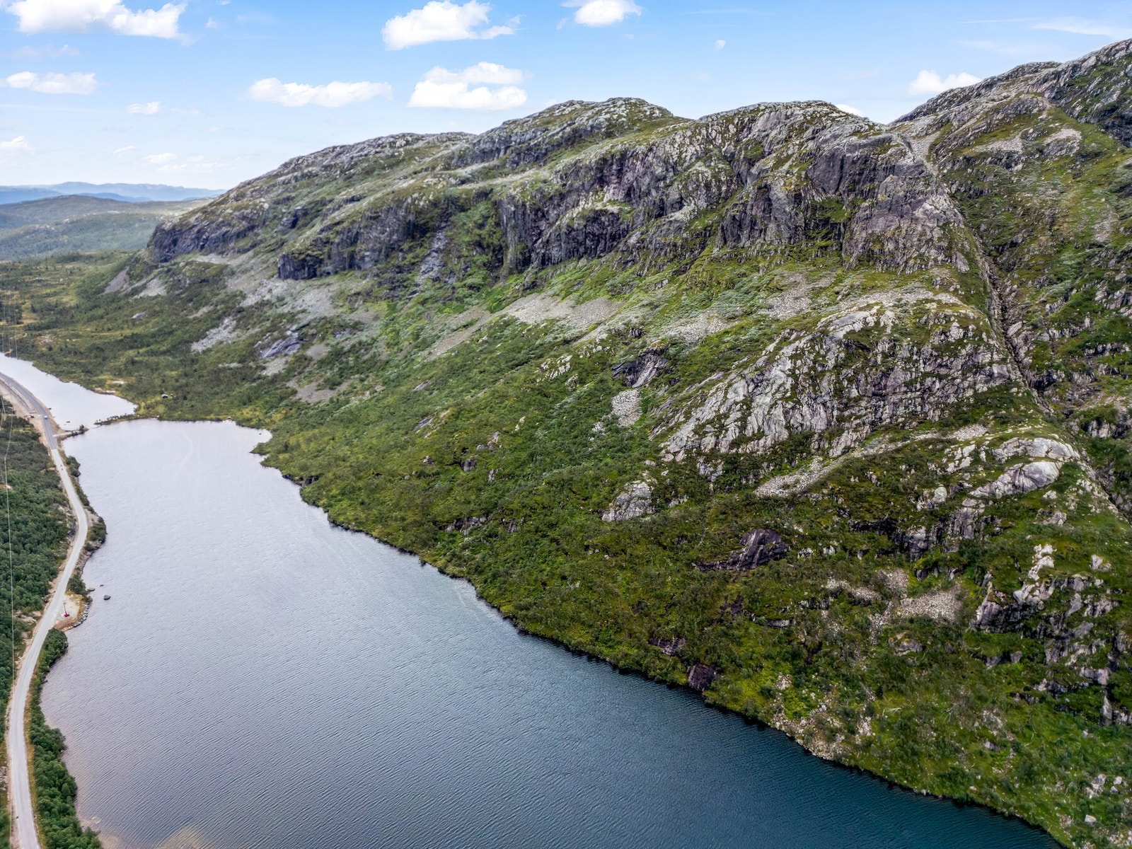 Høgsætet (1268 moh), et fjell i Setesdalsheiene i Tokke kommune. Galleribilde