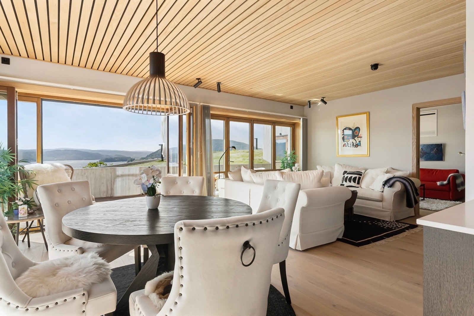 Gulvene har Hakwood 1-stavs eikeparkett Galleribilde