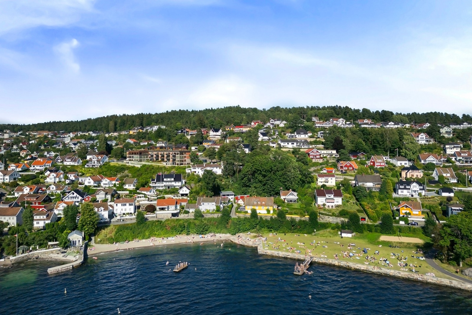 Beliggenheten er upåklagelig i Drøbak. Kort vei til stranda, samt bysentrum. Galleribilde