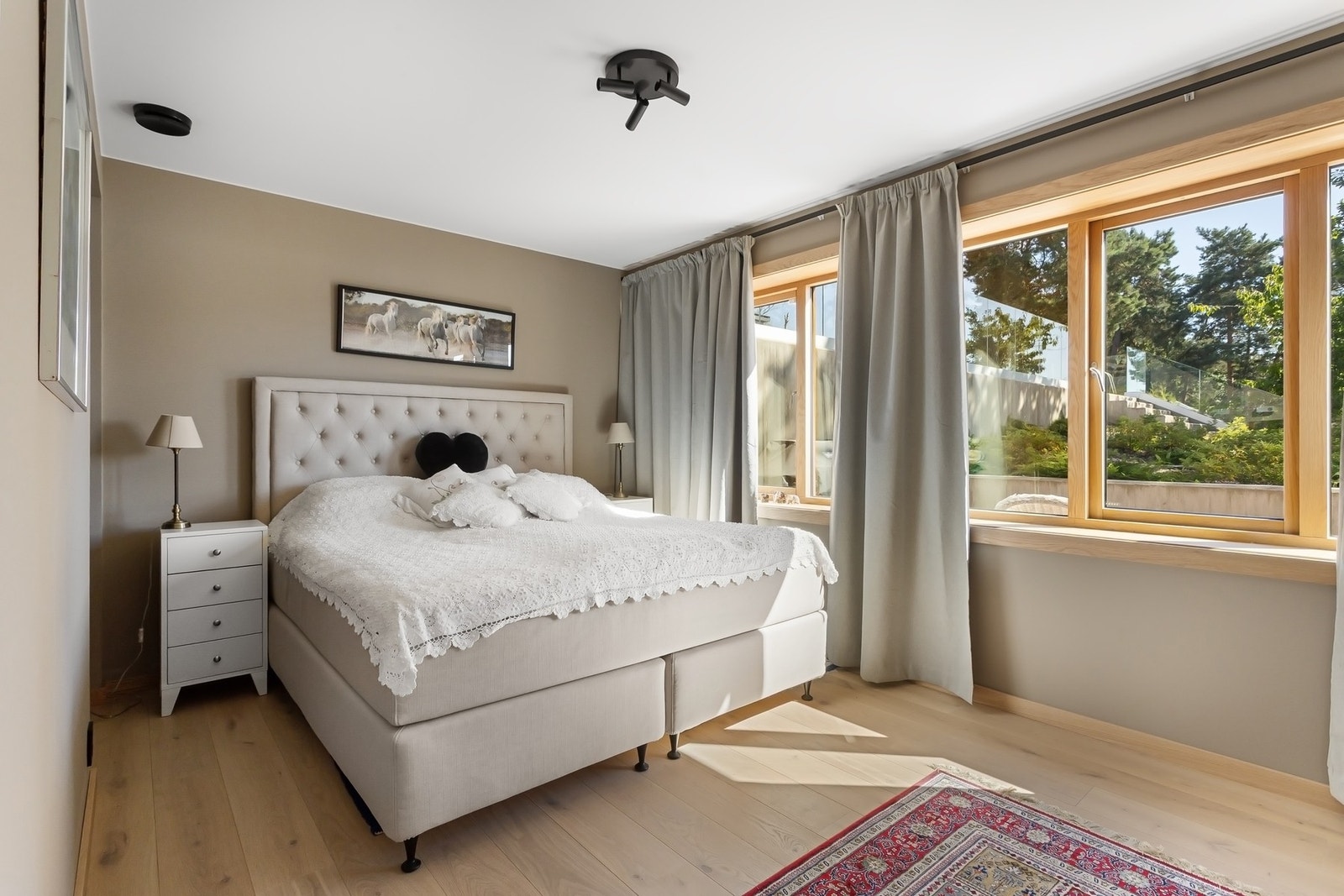 Hovedsoverommet har en svært romslig størrelse. Galleribilde