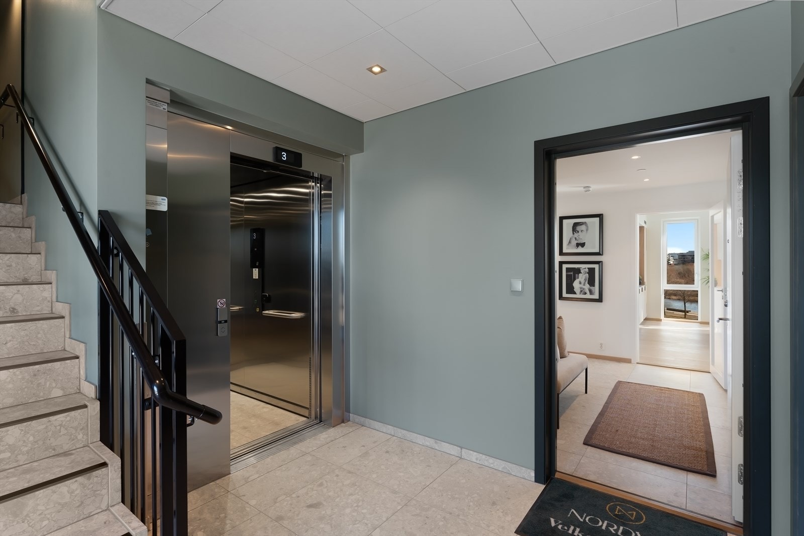 Heis og kun 2 boliger per etasje (kun 7 leiligheter i bygget) Galleribilde
