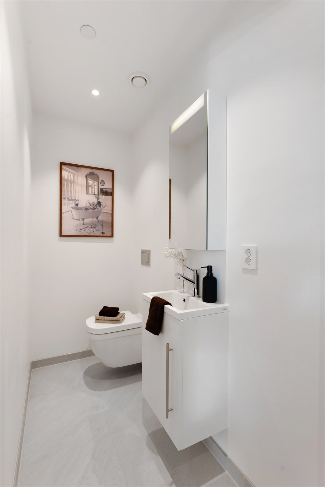 Meget praktisk gjestetoalett Galleribilde