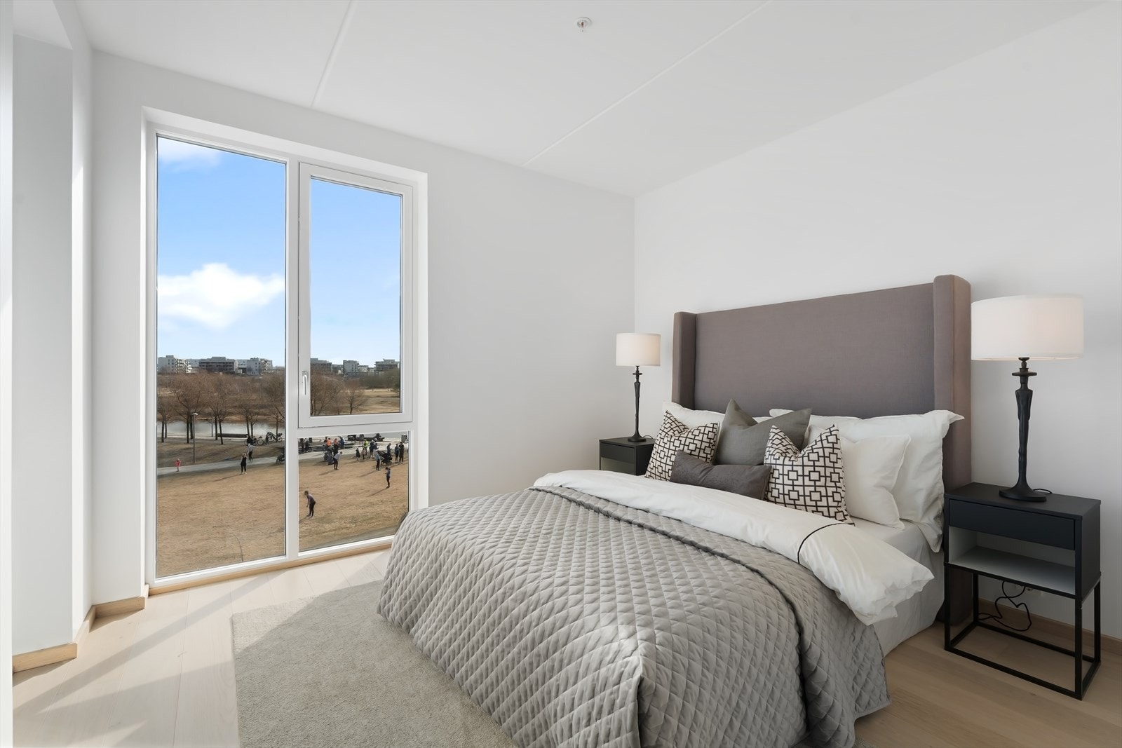 Hovedsoverommet er et hjørnerom mot Nansenparken, mot øst og nord Galleribilde