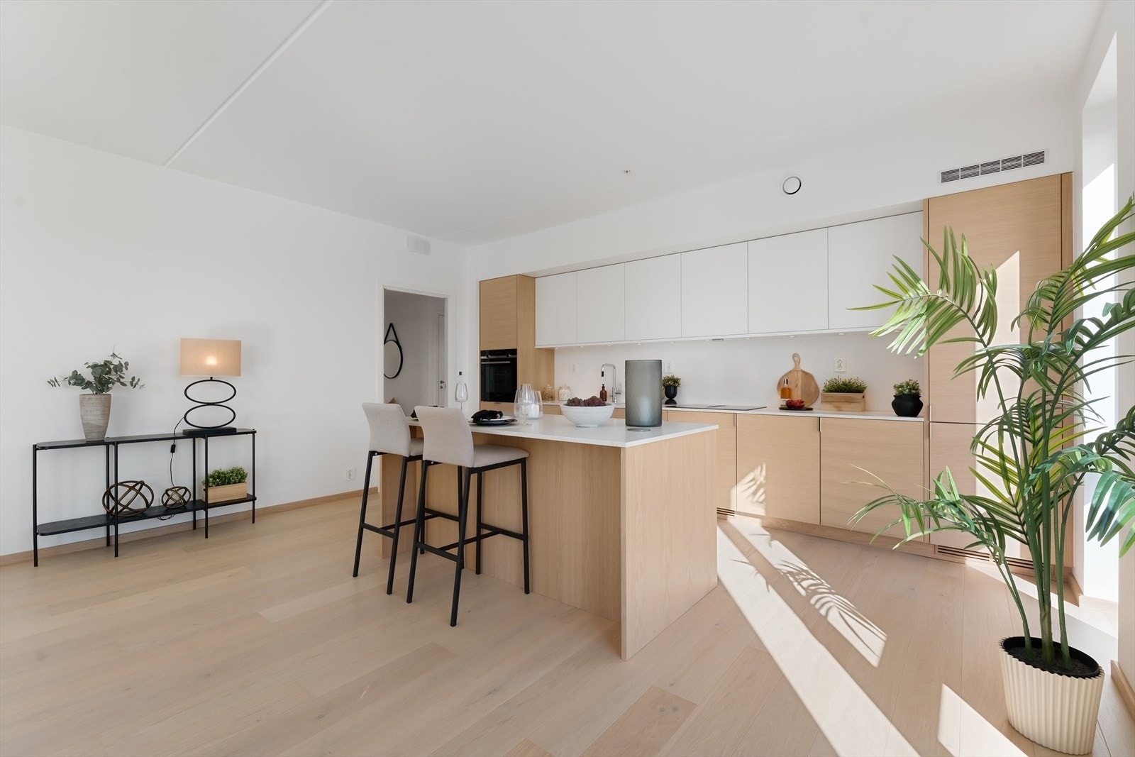 Kjøkkenøy med strøm gir funksjonell bruk - og ytterligere muligheter Galleribilde