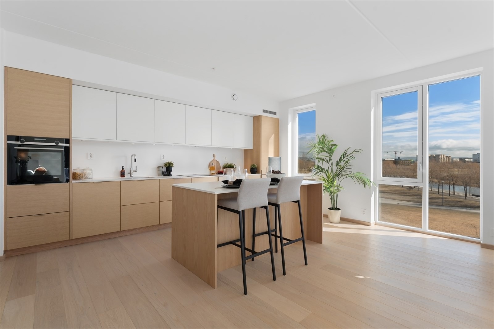 Innholdsrikt kjøkken fra Drømmekjøkkenet. Galleribilde