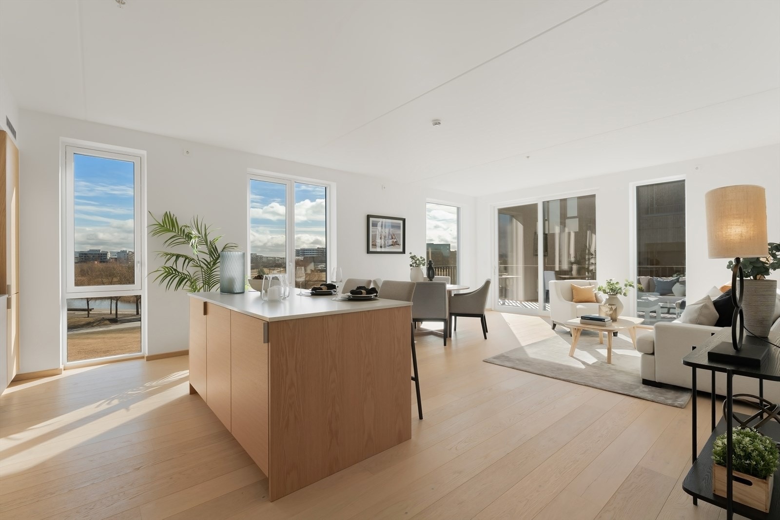 Guld-til-tak-vinduer gir et moderne og luftig preg Galleribilde