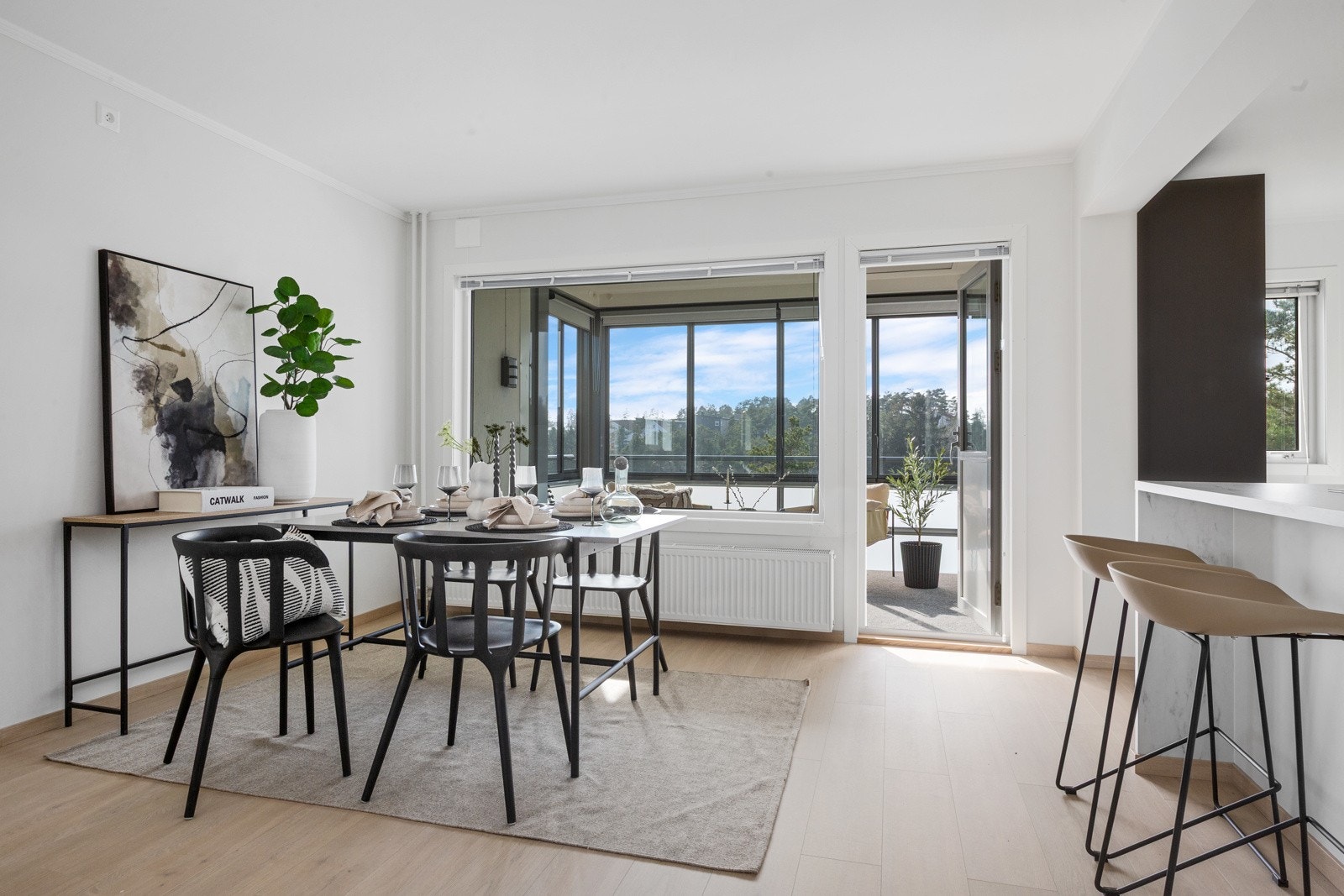 Utgang til veranda fra stuen Galleribilde