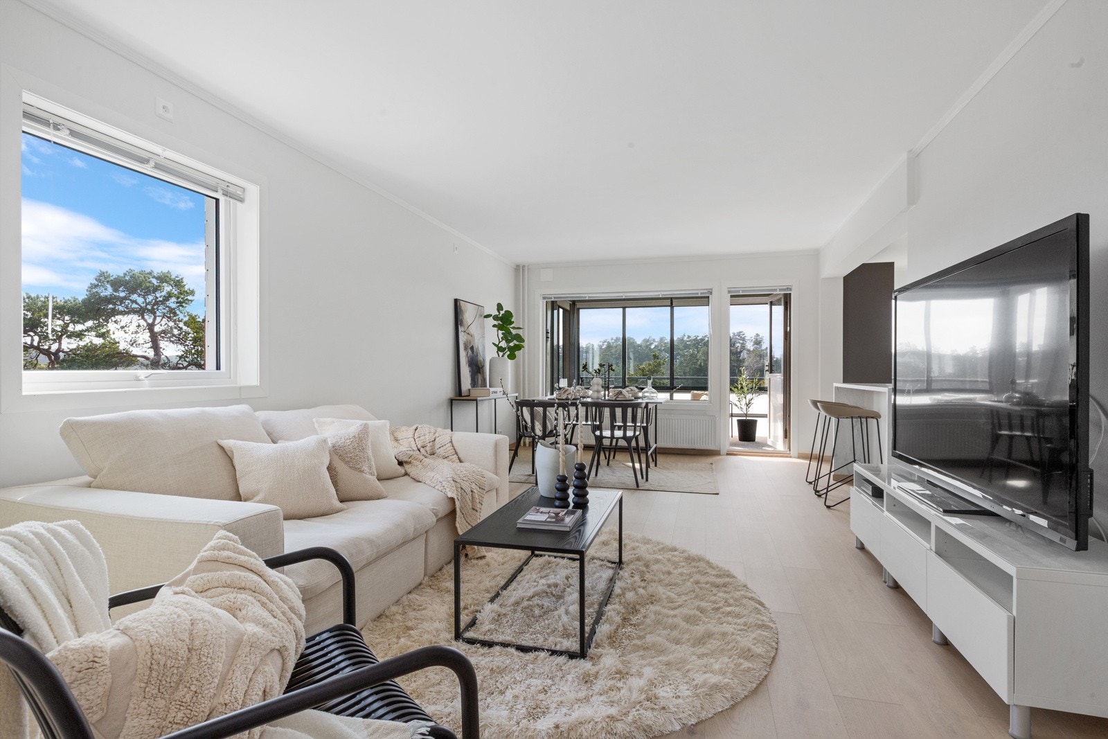 God plass til salong og spisestue Galleribilde