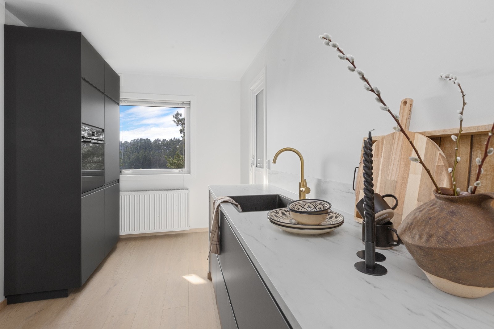 Integrerte hvitevarer på kjøkken Galleribilde