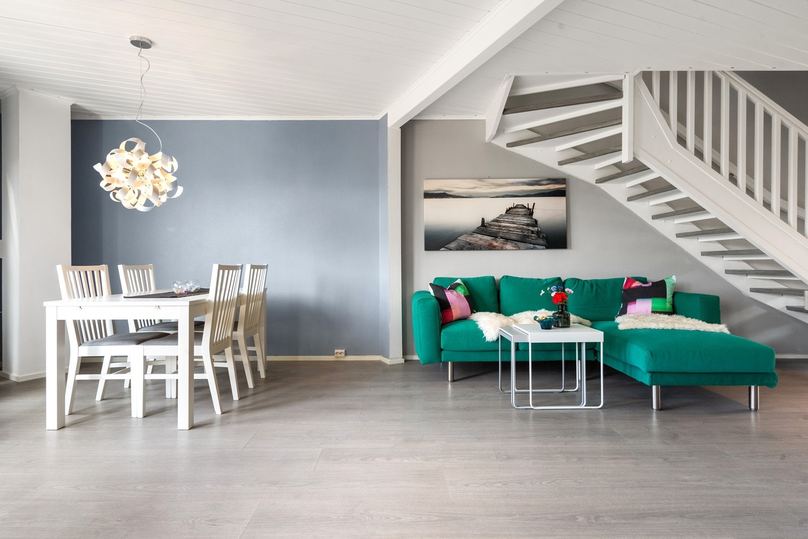 God og innholdsrik planløsning over 2 plan. Galleribilde