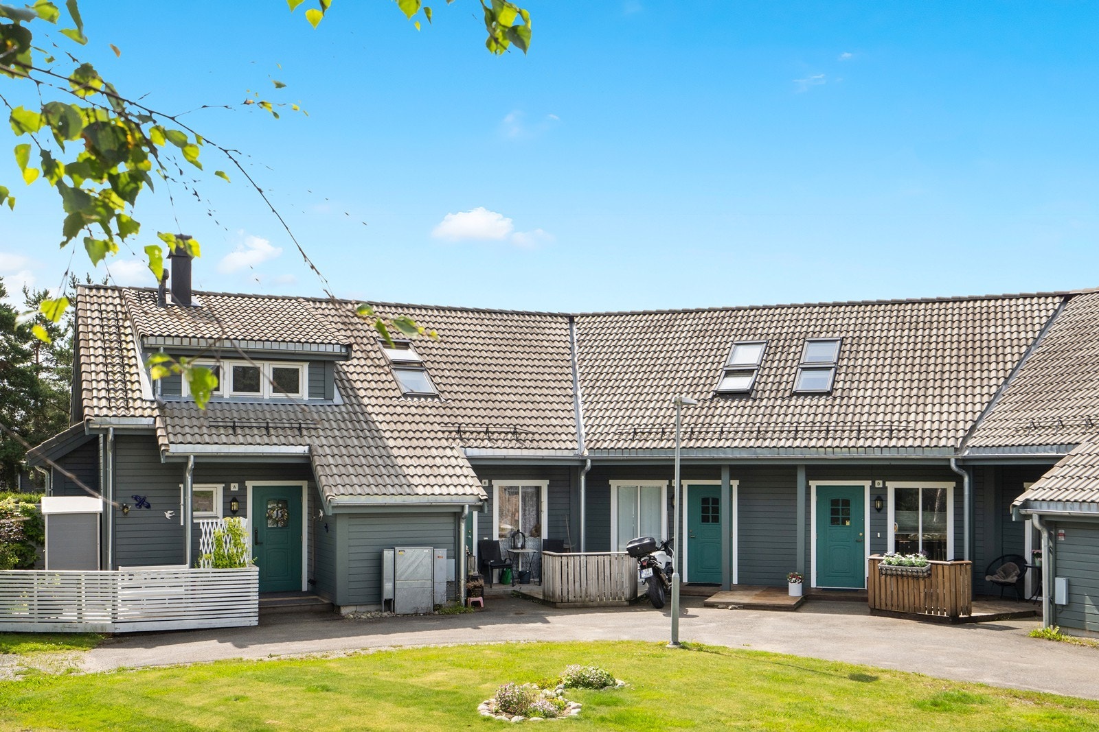 Trolltunet Borettslag ligger på Folkestad og består av 30 leiligheter i rekke og er meget populært blant barnefamilier med barnehage, skole og idrettsanlegg/svømmehall i nærområdet. Galleribilde