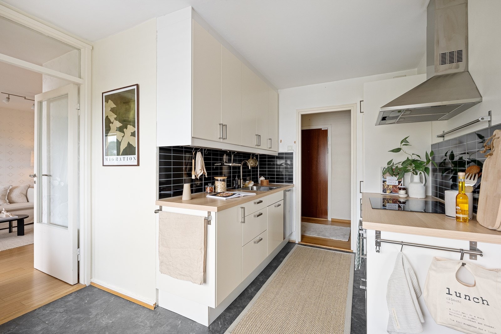 IKEA kjøkkeninnredning med glatte fronter fra 2011. Galleribilde