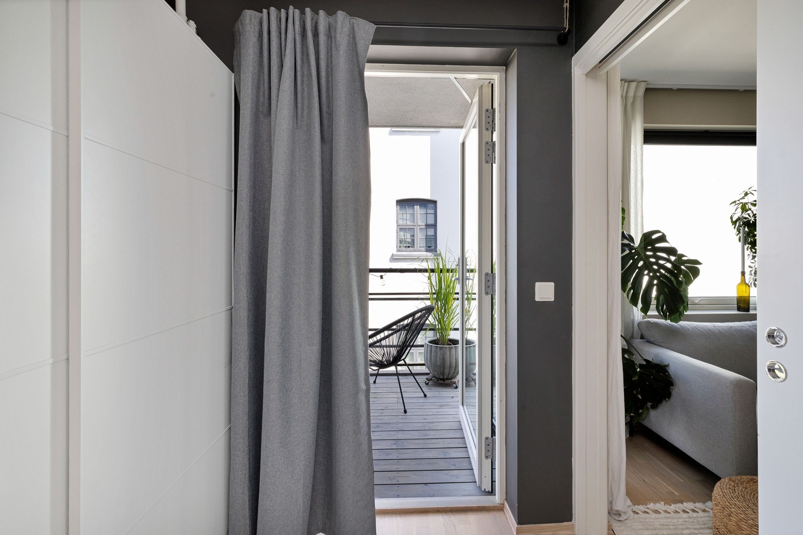 Fra soverommet er det utgang til balkong Galleribilde