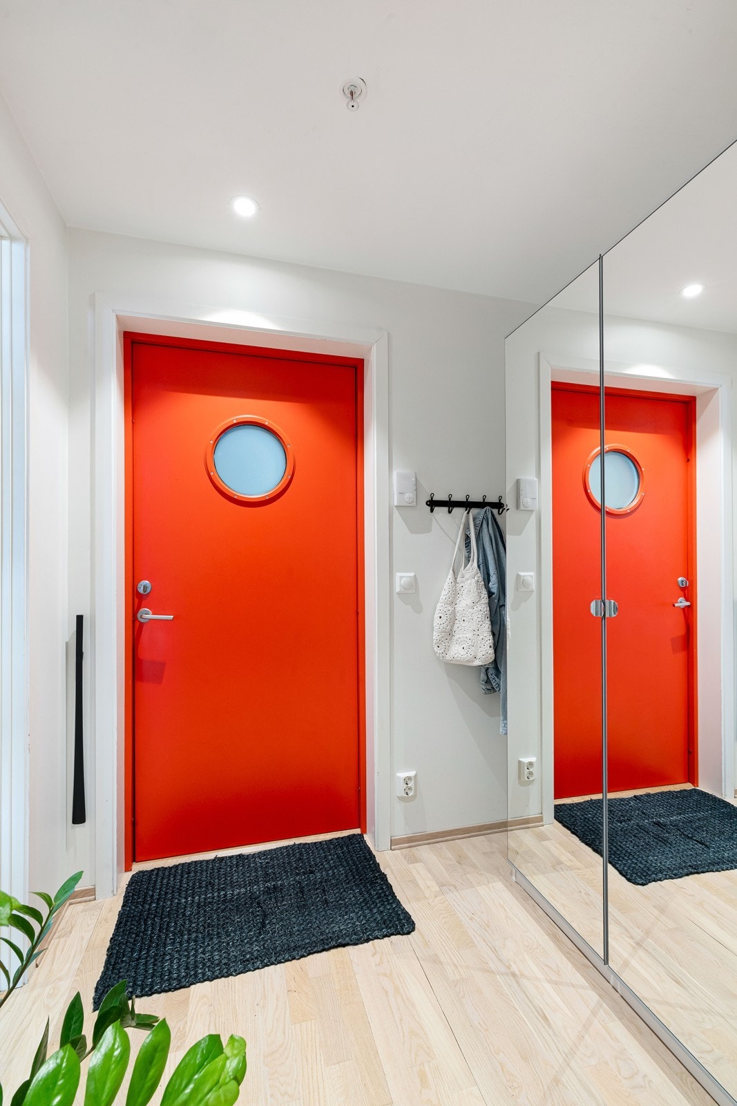 Gang/entré med plass til oppbevaring Galleribilde