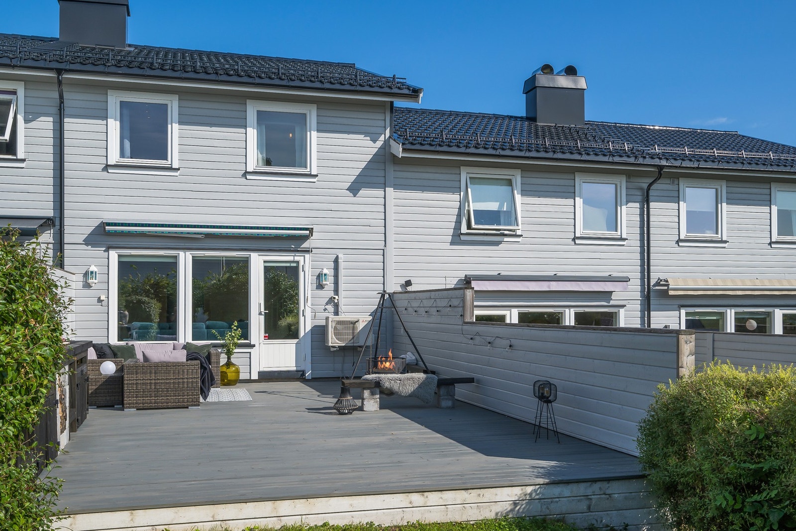 Boligen har nylig fått lagt om taket via borettslaget. Det er tidligere foret ut, etterisolert og skiftet kledning på yttervegger. Bygget fremstår som godt vedlikeholdt. Galleribilde