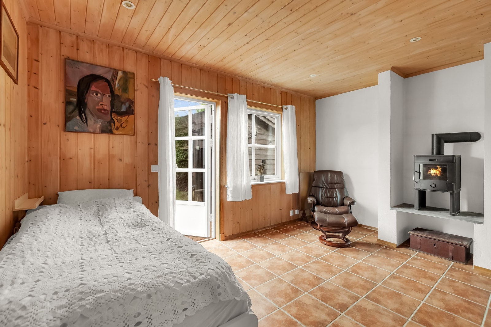 Dette rommet passer ypperlig som både soverom og TV-stue. Galleribilde