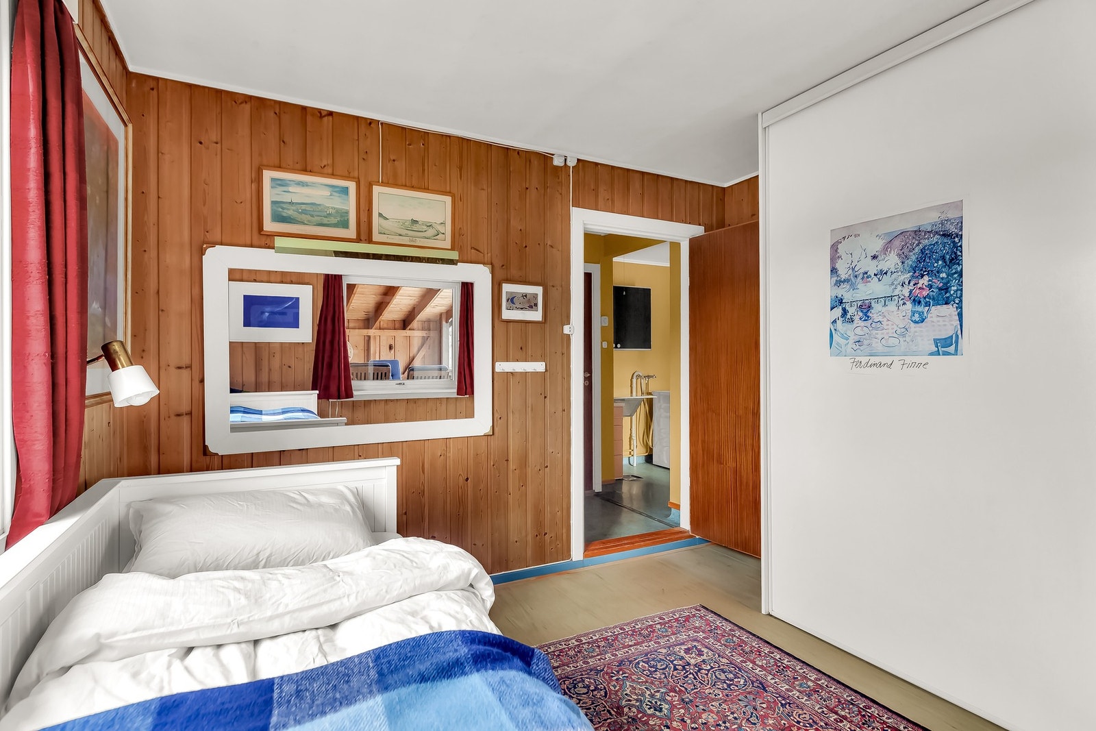 Soverommet i hovedetasjen er romslig og har gode oppbevaringsmuligheter. Galleribilde