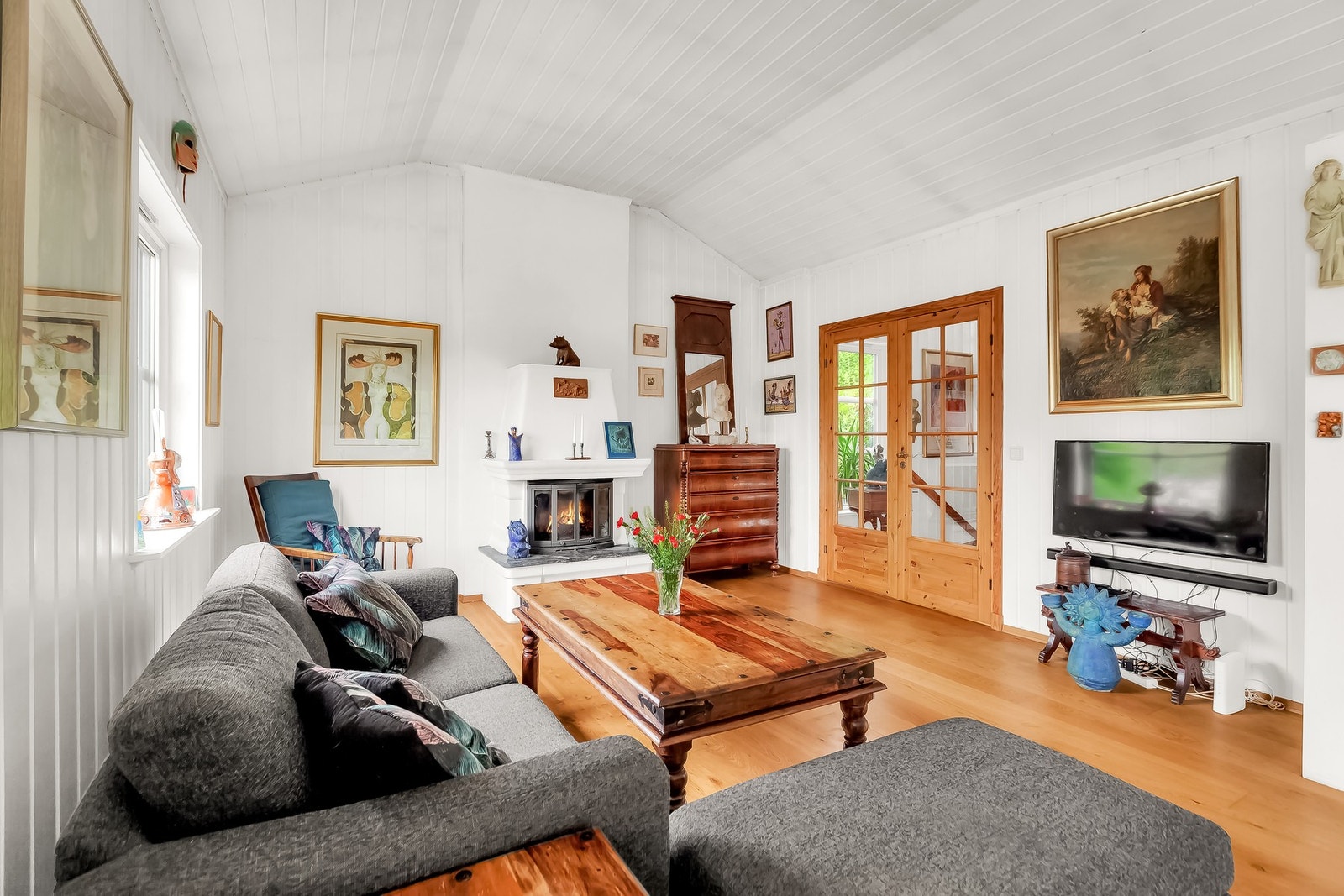 Den flotte peisen sørger for lun god varme på de kaldeste dagene. Galleribilde