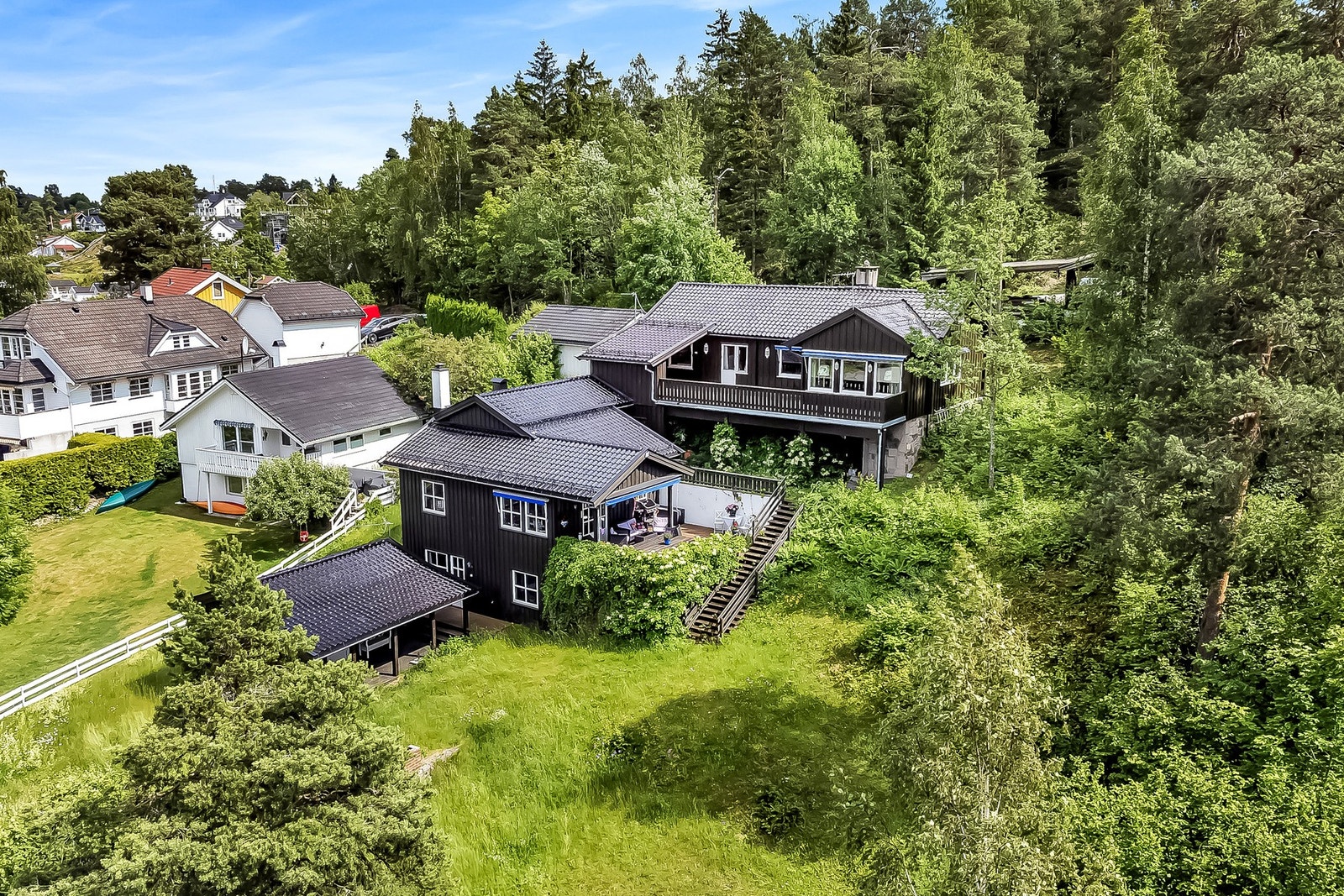 I 2003 ble det bygget på en boenhet til. Denne ligger på nedsiden av den opprinnelige. Galleribilde