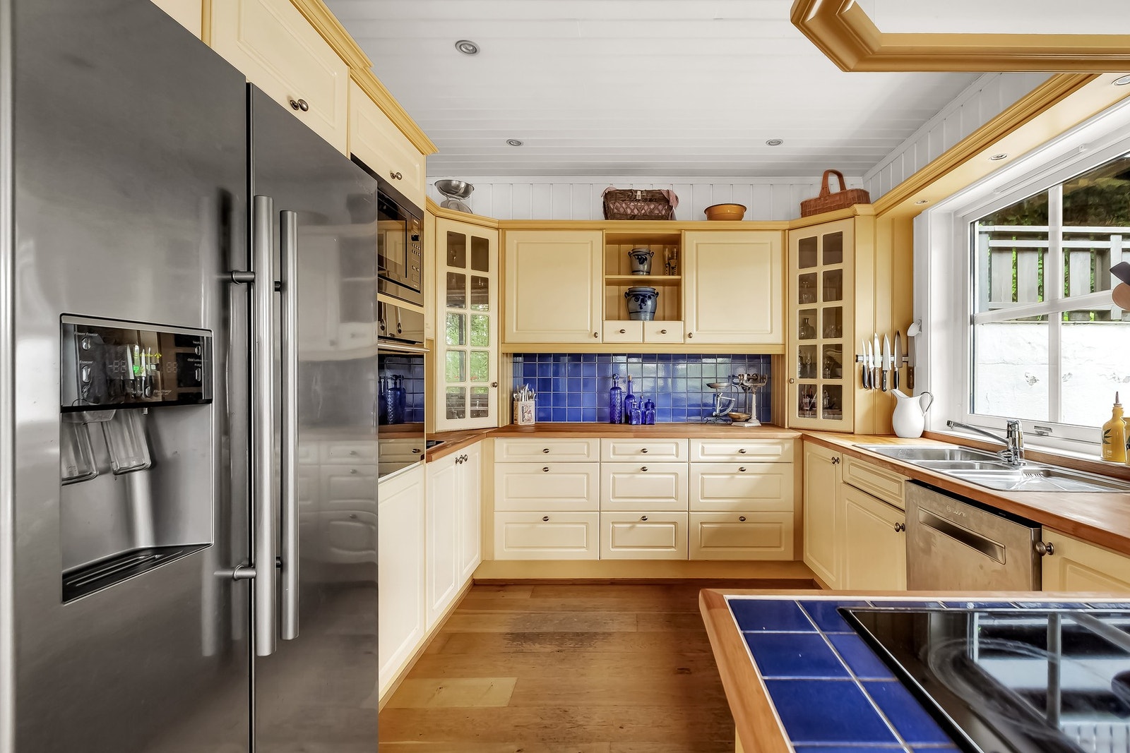 Åpent og lyst kjøkken - perfekt til sosiale sammenkomster. Galleribilde