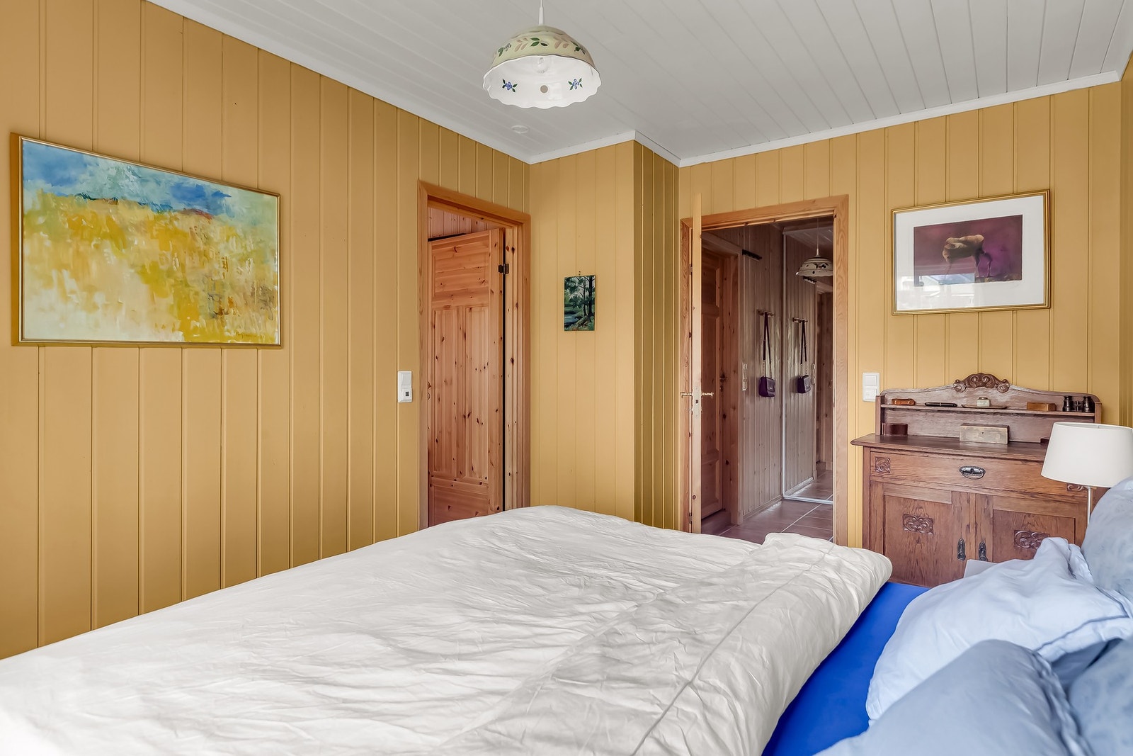 Dette soverommet har tilgang til et eget omkledningsrom. Galleribilde