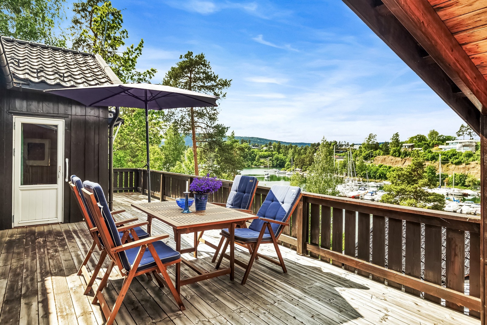 Det er også tilgang på balkongen fra stuen. Galleribilde